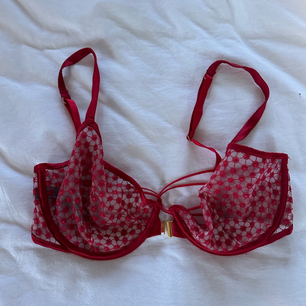 Victoria’s Secret unlined bra